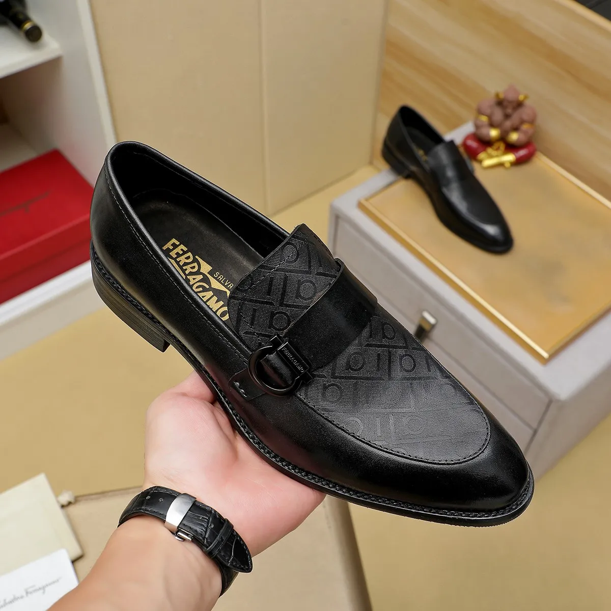 Men's shoes 💰460 Ferragamo [Ferragamo] top imported suit men's shoes 💯Original copy of the official website, product materials: selected imported embossed calfskin + luxury hardware buckle accessories ~ imported water-dyed cow 🐂 leather lining. Strong three-dimensional visual effect, original combination outsole, multiple colors available😘 Size: 39-44 (38.45.46. Customized)